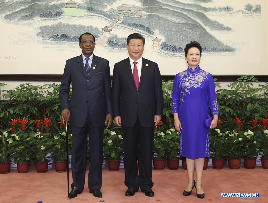 Xi Jinping, Peng Liyuan greet honored guests for G20 Summit before banquet