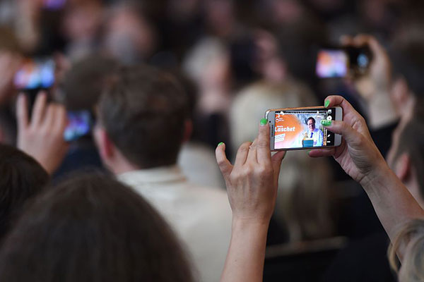 Top 10 countries where people spend most time on smartphones