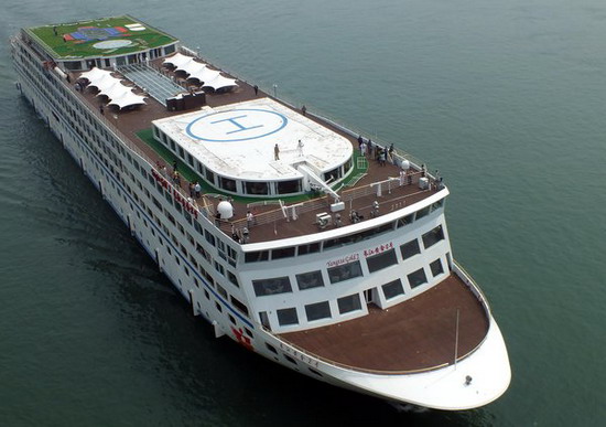 Luxury cruise boosts Three Gorges tourism