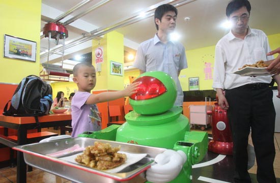 Robot-themed restaurant attracts business