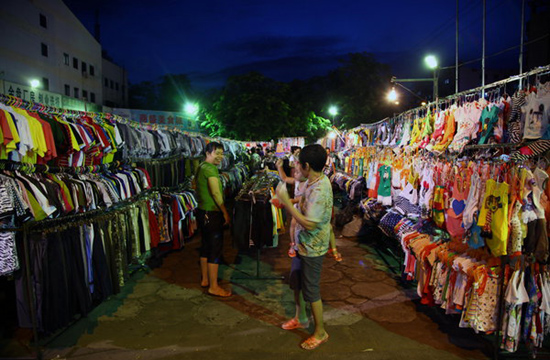 Market lights up city's night sky