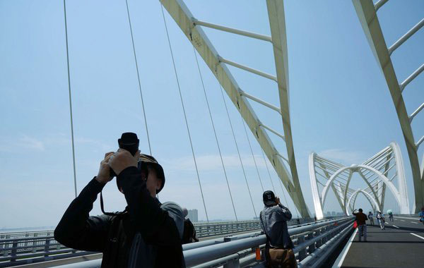 'Most beautiful bridge' over Qiantang River