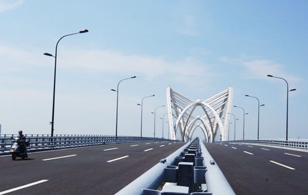 'Most beautiful bridge' over Qiantang River