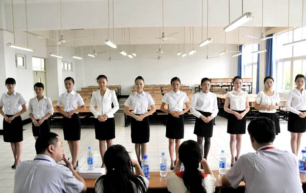 China Eastern to seek 1,000 flight attendants