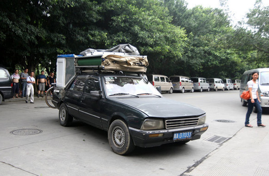 Filial son builds 'RV' to travel around China