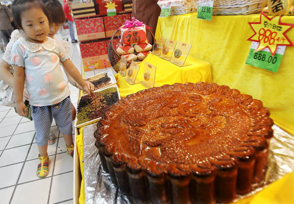 Moon cakes more expensive, still popular