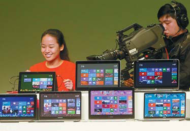 Microsoft launches Windows 8 as battle rages with Apple