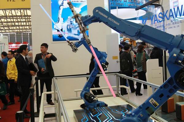 Robots rule industry fair