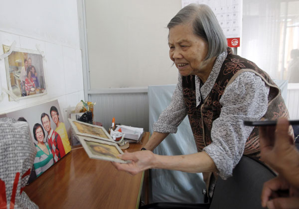 Hong Kong elderly go north for retirement