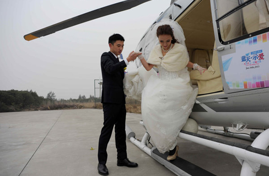 Luxurious wedding on helicopter