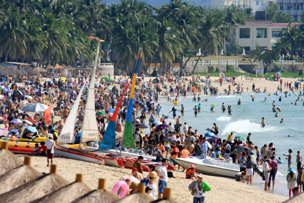 Sanya crushed by Spring Festival tourist rush