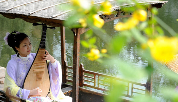 Traditional Chinese garden for your eyes, ears