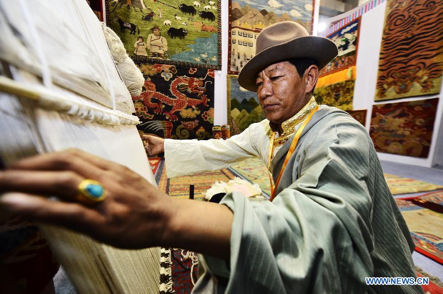 Tibetan carpet exposition opens in Xining, NW China