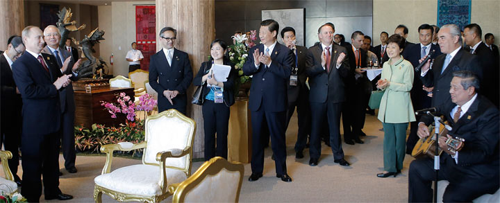 APEC 'should take lead' in FTA talks