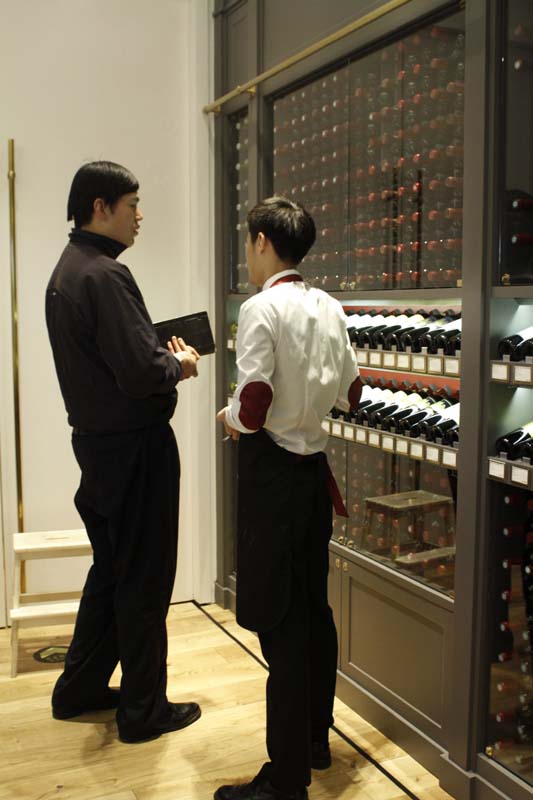 Bordeaux wine shop and bar opens in Beijing[3