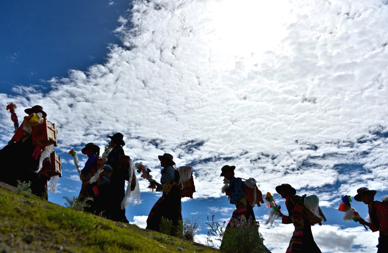 Lhasa tourism booms in 2013