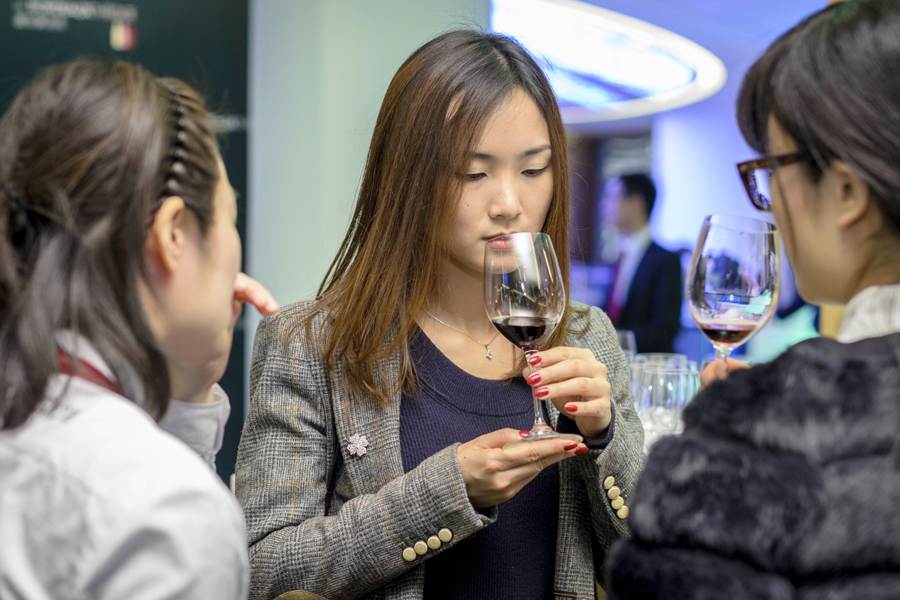Wine store celebrates its grand opening in Beijing