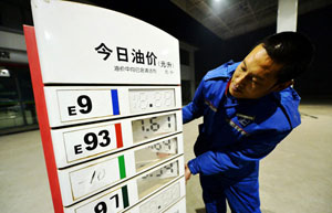 China cuts retail oil prices