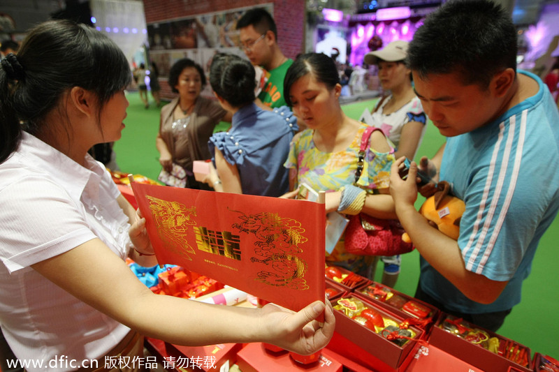 5-karat diamond on display at Chongqing wedding expo