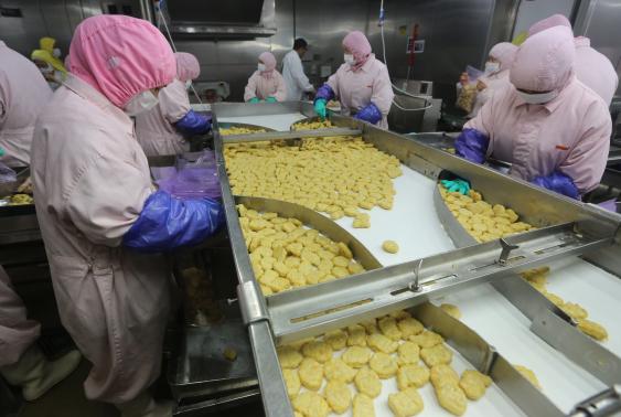 Yum, McDonald's apologize in China food supplier safety scare