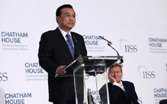 Premier Li vows to lower hurdles for businesses