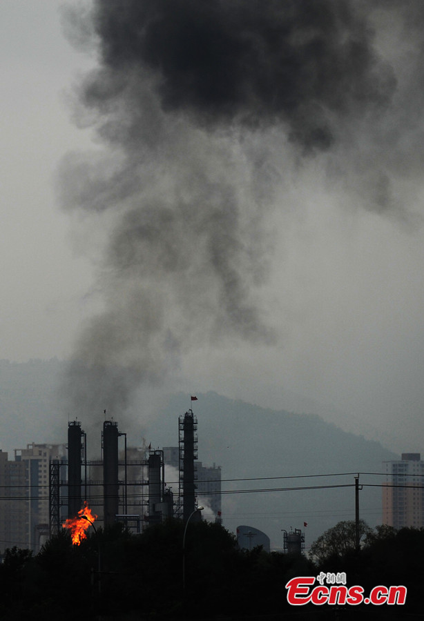 Oil refinery in N.W. China on fire, casualties unknown