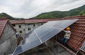 China sets solar power target for 2014