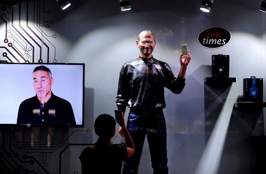Wax statue of Steven Jobs unveiled at Apple store in Shenyang