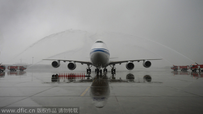 World's longest aircraft debuts in Chengdu