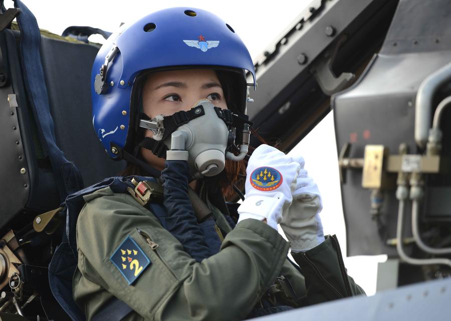 Aerial acrobats perform at China Airshow