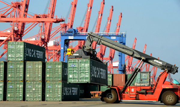 China's port throughput growth slows