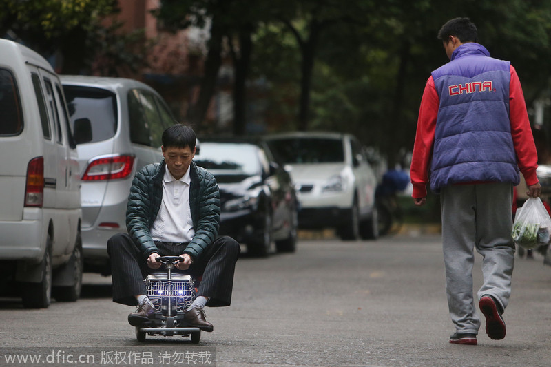 Shanghai native creates mini car by hand