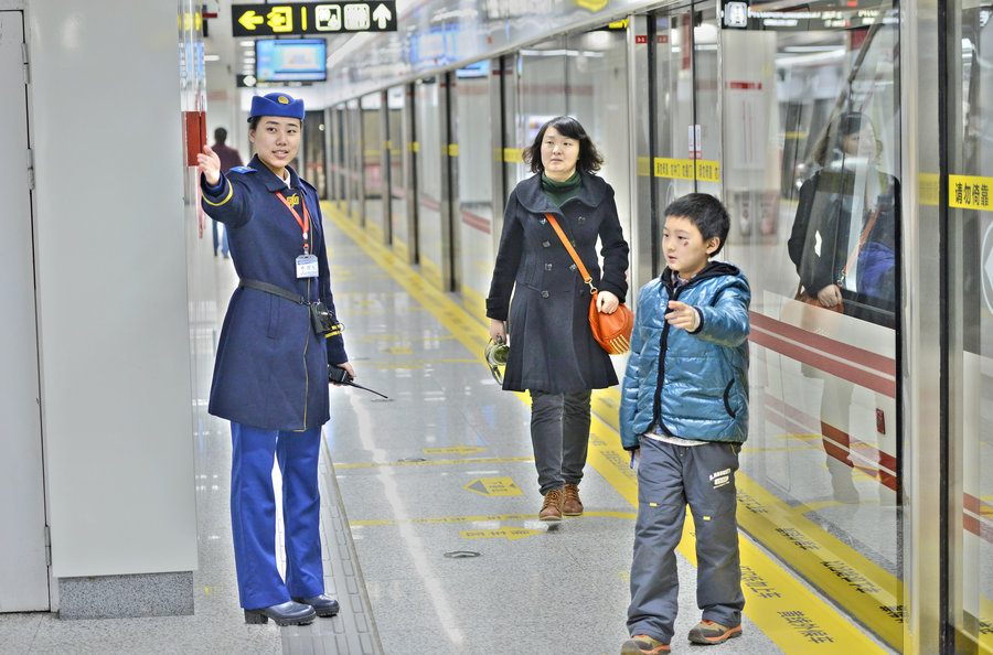 Closer look at Henan's 1st subway