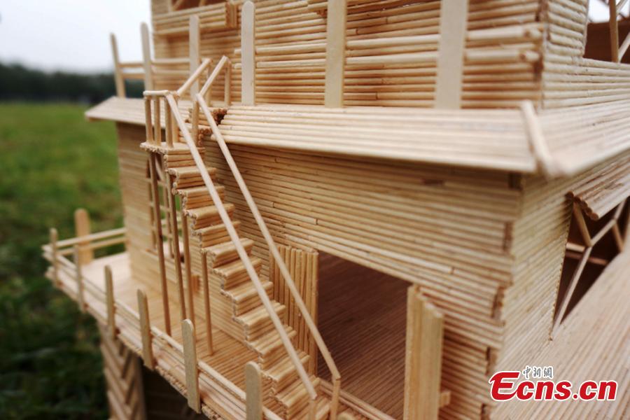 Students create 'villas' with small wooden sticks