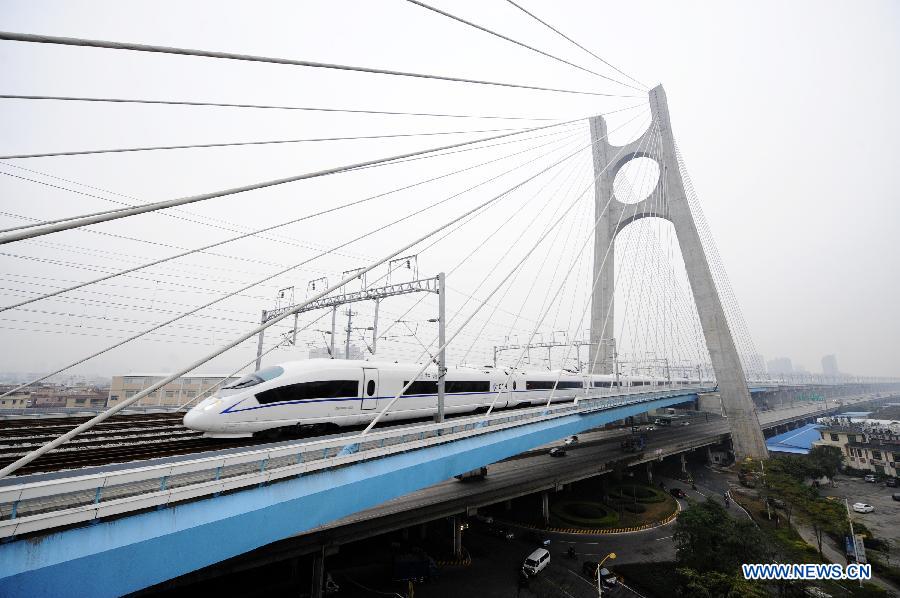 High-speed railway linking Guiyang, Guangzhou starts operating