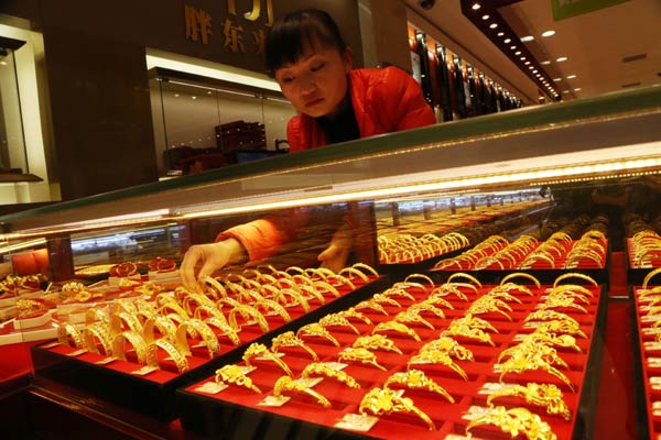China gold consumption plunges 24.7% in 2014