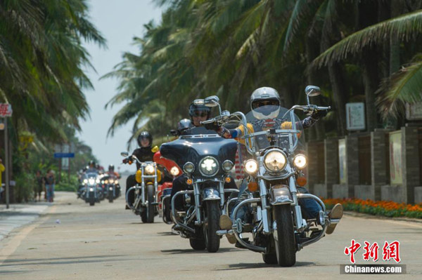 Harley motorcade shows up in Boao, Hainan