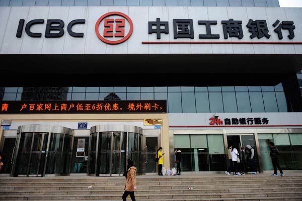ICBC net falls on higher bad loan provisions