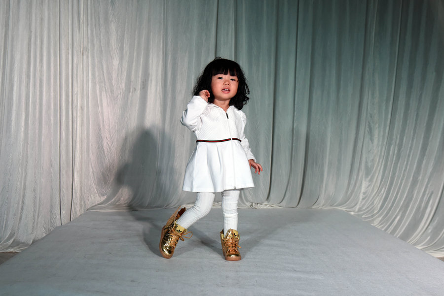 Mother throws million-yuan fashion show for daughter's birthday