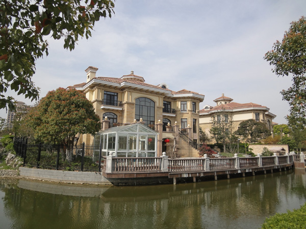 Shanghai residents seeking ideal home