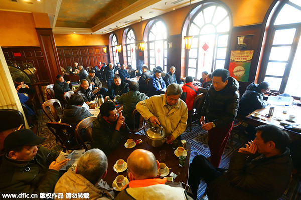 Veteran coffee clubbers turn their noses up at Starbucks