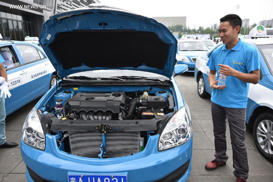 First batch of methanol-fueled taxis put into operation in S.W. China