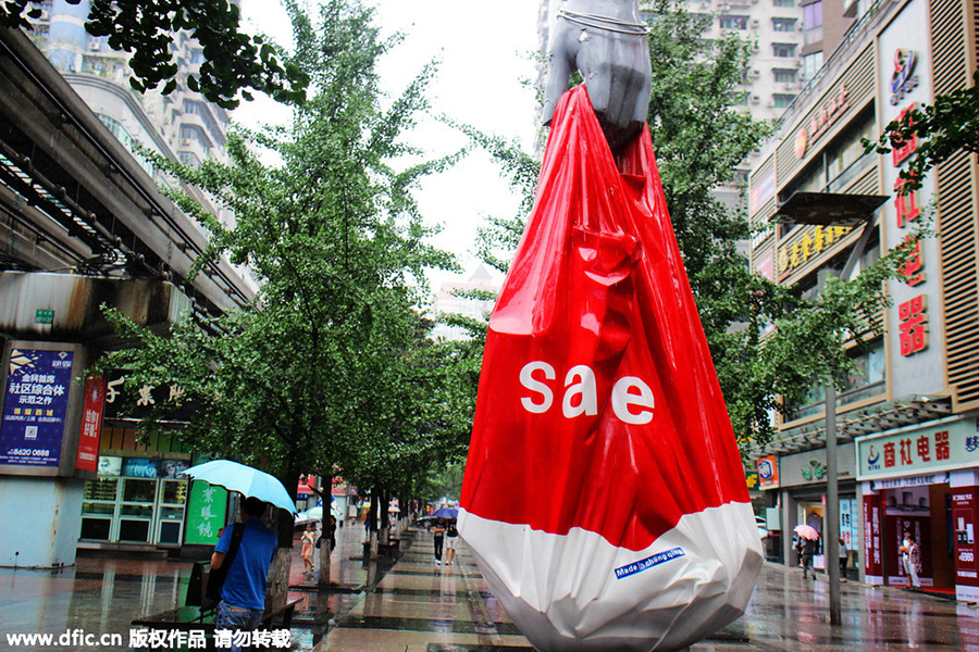 Fancy sculptures sparkle in Chongqing