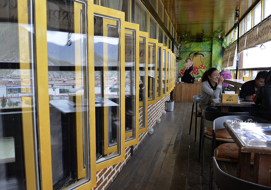 Tibetan bakery offers a special taste of local culture