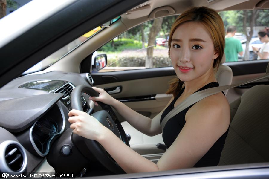 Chongqing girl turns car into yoga school