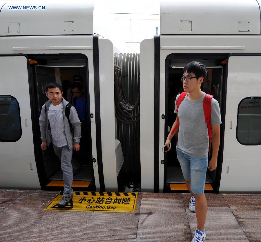 High-speed railway link Harbin and Qiqihar starts operation in NE China