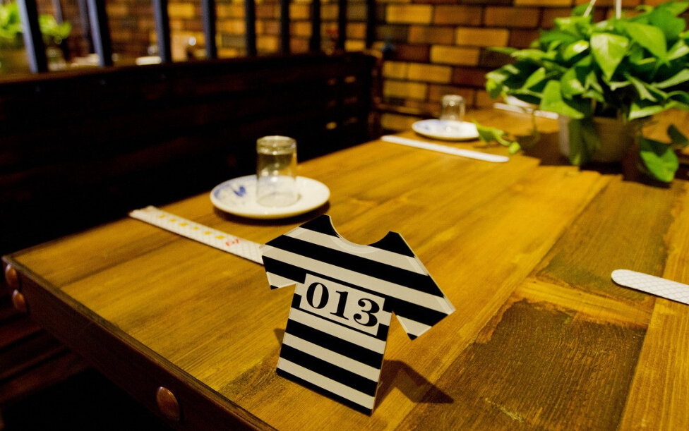 Prison-themed restaurant opens in Jilin