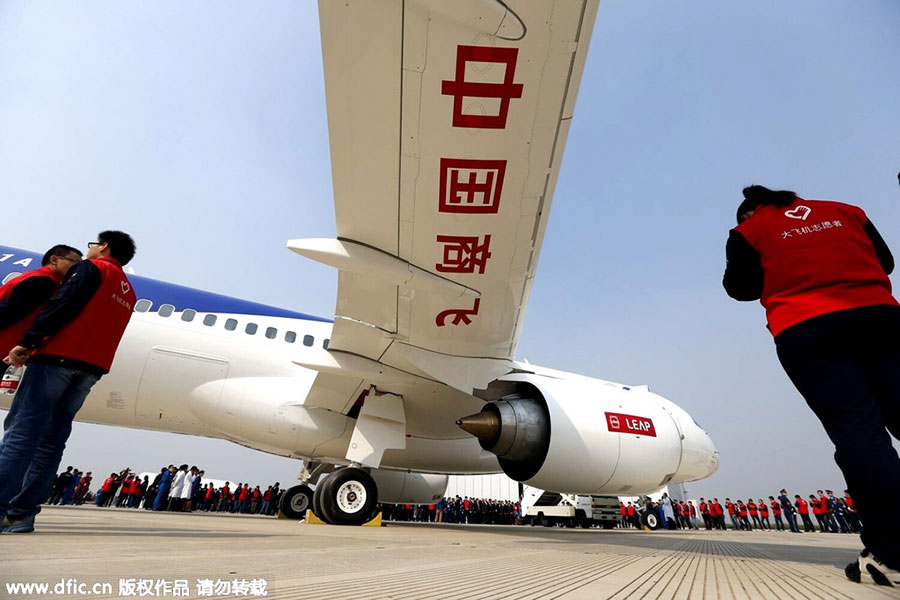 First made-in-China large plane rolls off assembly lines