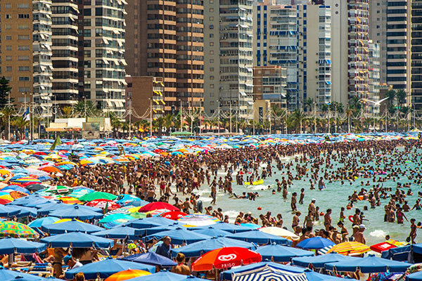Chinese join tourist rush to Spain