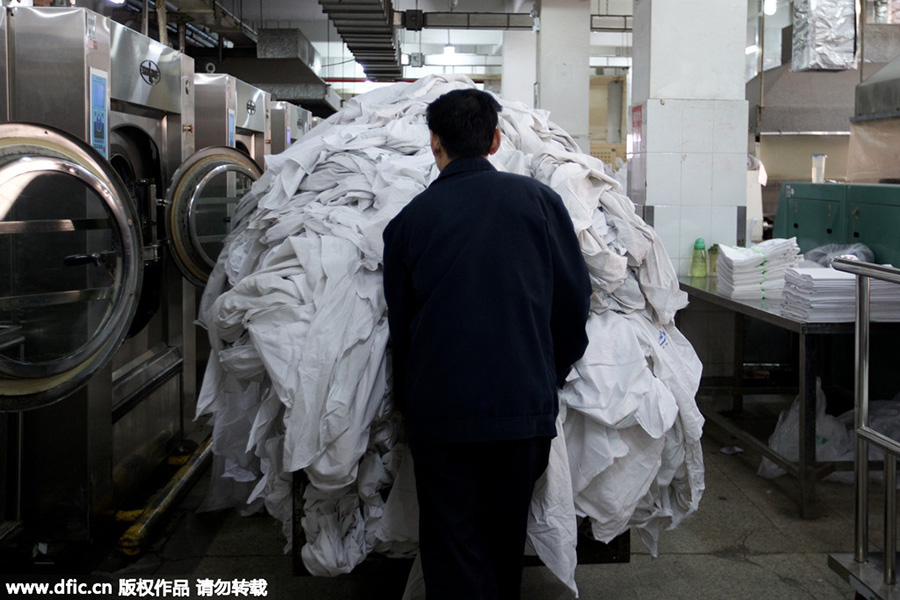 Railway workers to keep beddings clean during travel rush